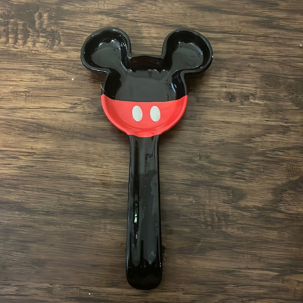 Mickey Mouse Spoon Rest
Dishwasher safe
Disney Branded
